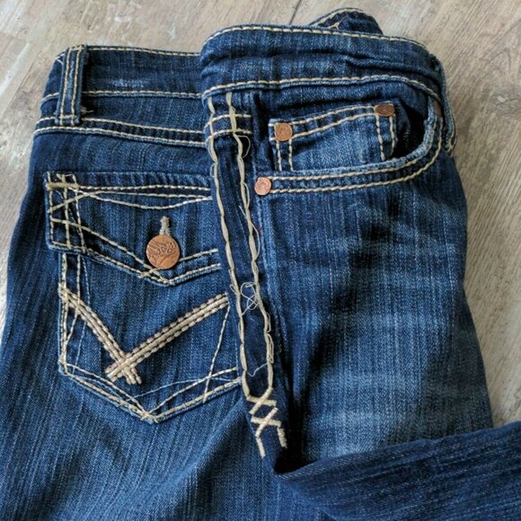 BKE Stella Low Rise Stretch Cuffed Crop Jeans Embroidered Flap Pockets Size 28 - Picture 6 of 11